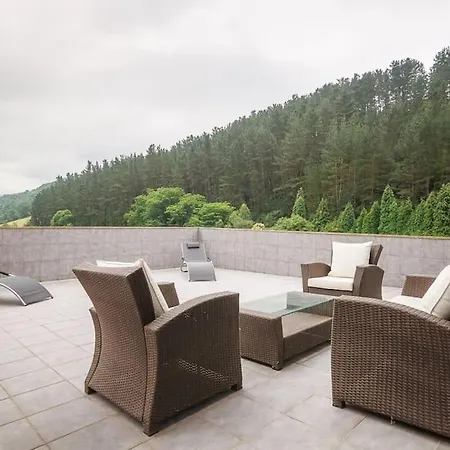 Beautiful Townhouse 20km From Bilbao *