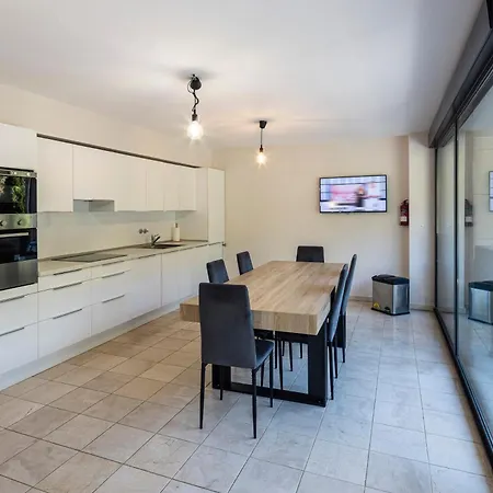 Beautiful Townhouse 20km From Bilbao