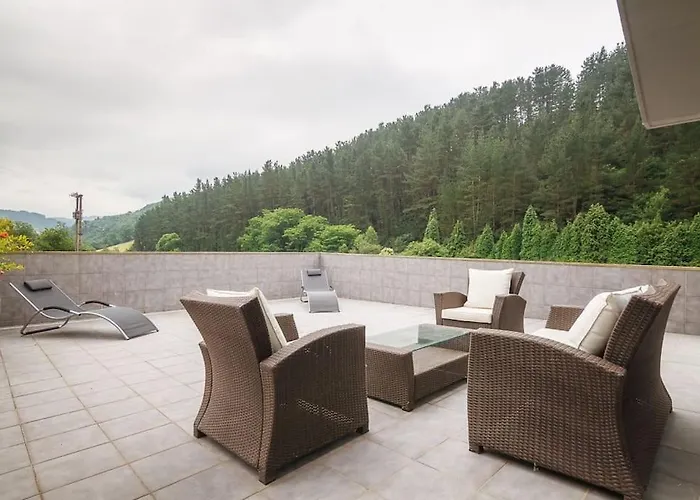 Beautiful Townhouse 20km From Bilbao *