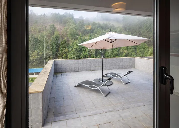 Semesterbostad Beautiful Townhouse 20km From Bilbao