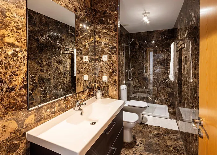 Semesterbostad Beautiful Townhouse 20km From Bilbao *