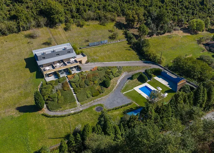 Beautiful Townhouse 20km From Bilbao *