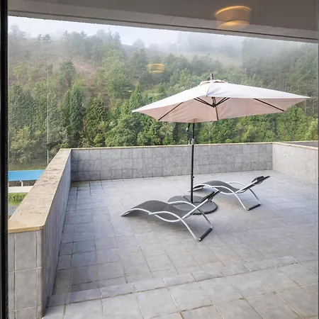 Semesterbostad Beautiful Townhouse 20km From Bilbao