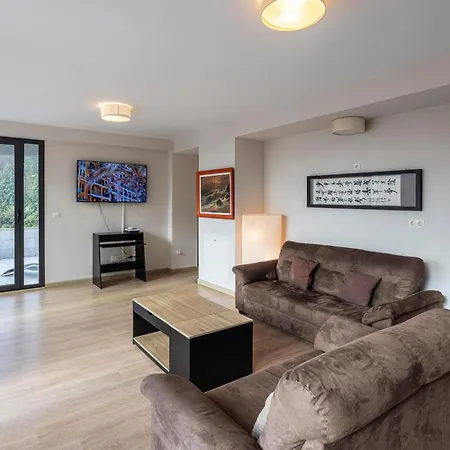 Beautiful Townhouse 20km From Bilbao