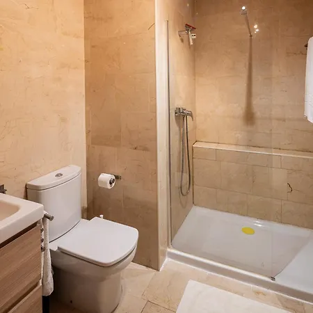 Casa de Férias Beautiful Townhouse 20km From Bilbao *