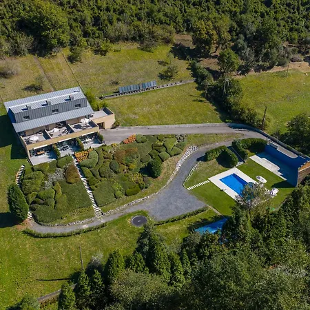 Beautiful Townhouse 20km From Bilbao *