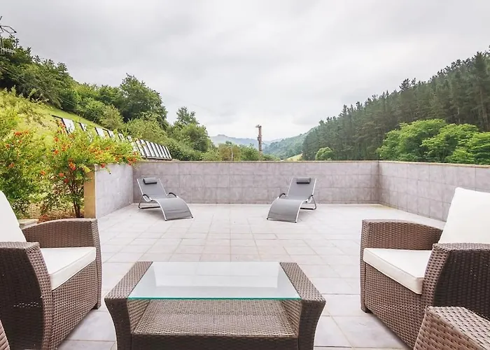 Beautiful Townhouse 20km From Bilbao Semesterbostad