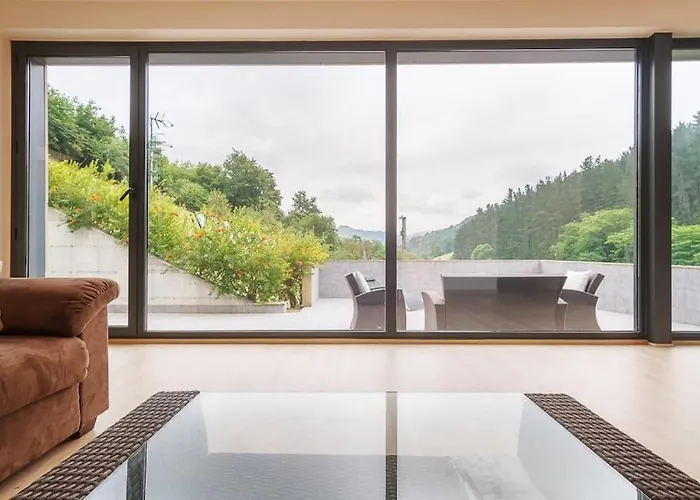 Beautiful Townhouse 20km From Bilbao *