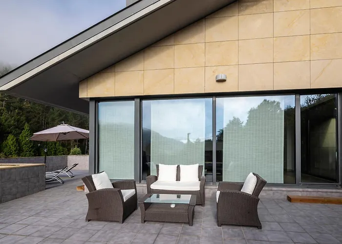 Beautiful Townhouse 20km From Bilbao Semesterbostad