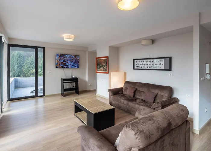 Beautiful Townhouse 20km From Bilbao