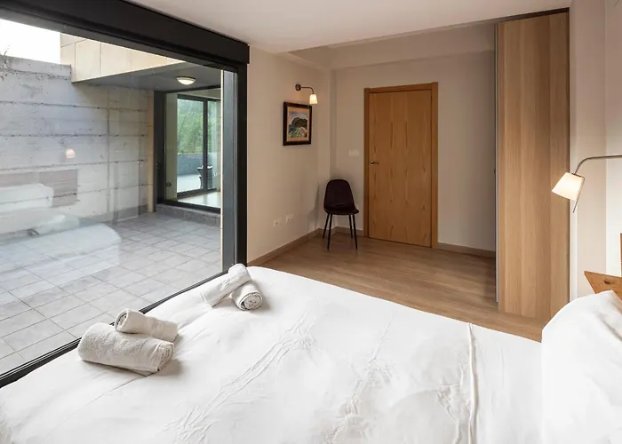 Beautiful Townhouse 20km From Bilbao Semesterbostad