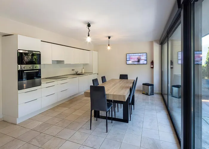 Beautiful Townhouse 20km From Bilbao