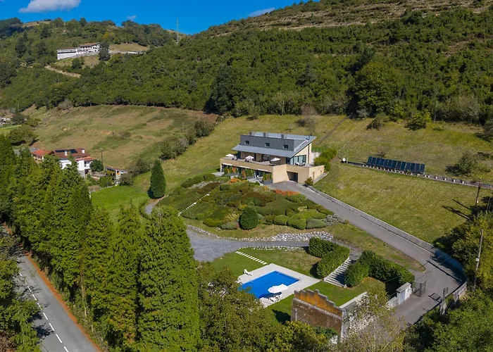 Beautiful Townhouse 20km From Bilbao Semesterbostad Llodio